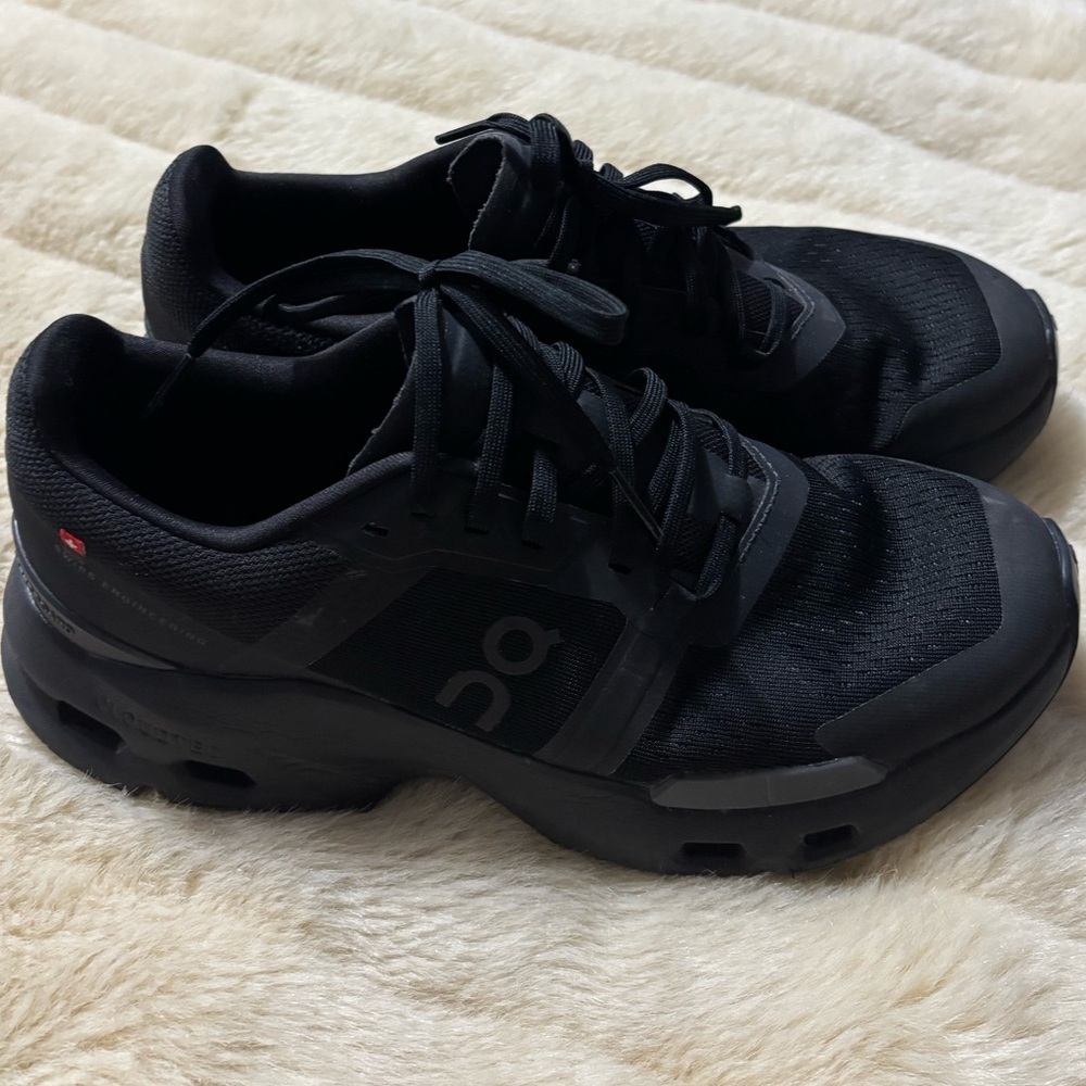 On Running Black Athletic Shoes with Cushioned Midsole